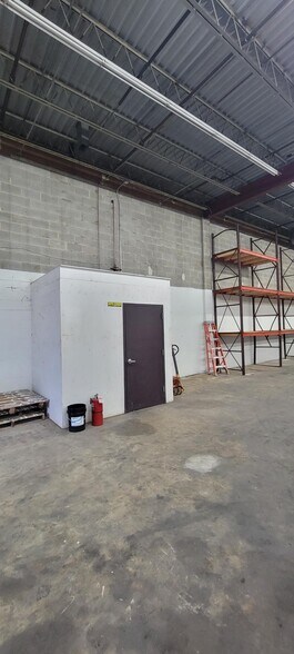 More Photos Of 2502-2506 51st Ave, Hyattsville Warehouse For Lease
