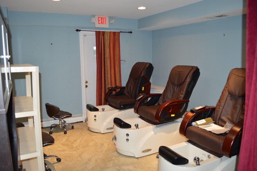 More Photos Of 505-1/2 Germantown Pike, Lafayette Hill Medical For Sale