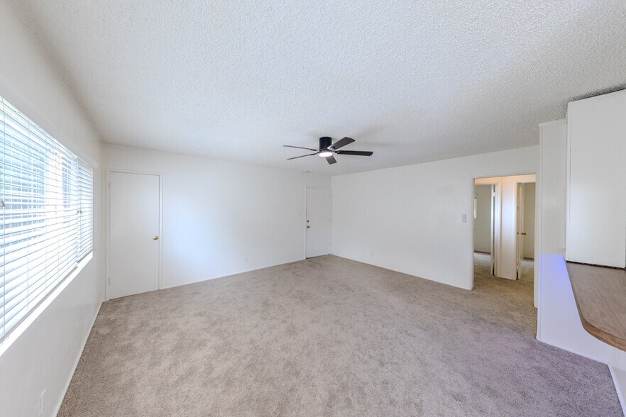 More Photos Of 241 Lindero Ave, Long Beach Apartments For Sale