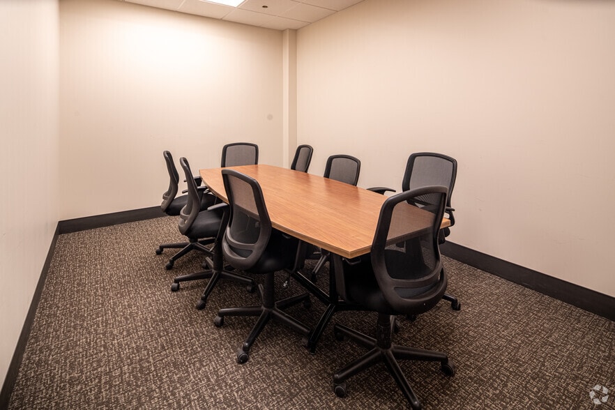 More Photos Of 7100 Northland Cir N, Brooklyn Park Office For Lease