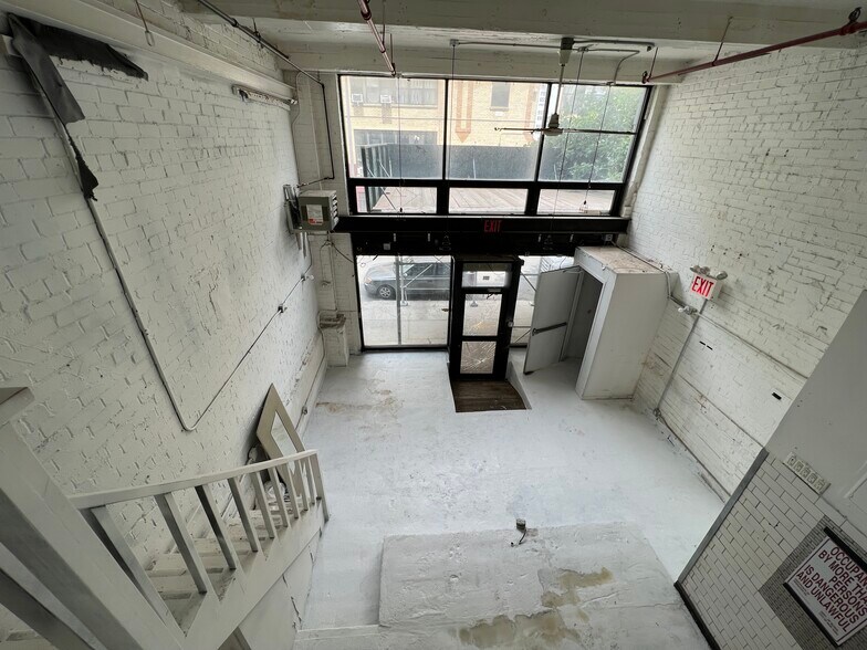 More Photos Of 248 McKibbin St, Brooklyn Apartments For Lease