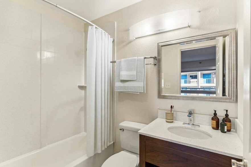 More Photos Of 2425 Atrium Way, Nashville Apartments For Sale