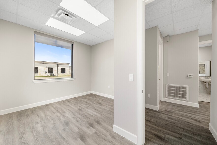 More Photos Of 3129 Kingsley Dr, Pearland Medical For Lease