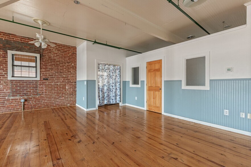 More Photos Of 116-118 N Main St, Sand Springs Storefront Retail Residential For Sale