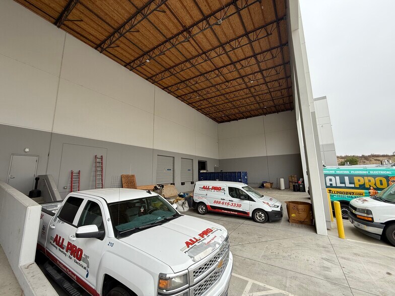 More Photos Of 5001 Ontario Mills Pky, Ontario Warehouse For Sale