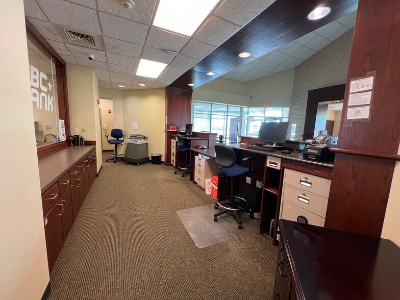 More Photos Of 4656 N Loop 289, Lubbock Bank For Sale