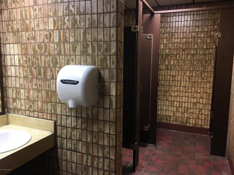 More Photos Of 59 S Wyoming Ave, Edwardsville Freestanding For Lease