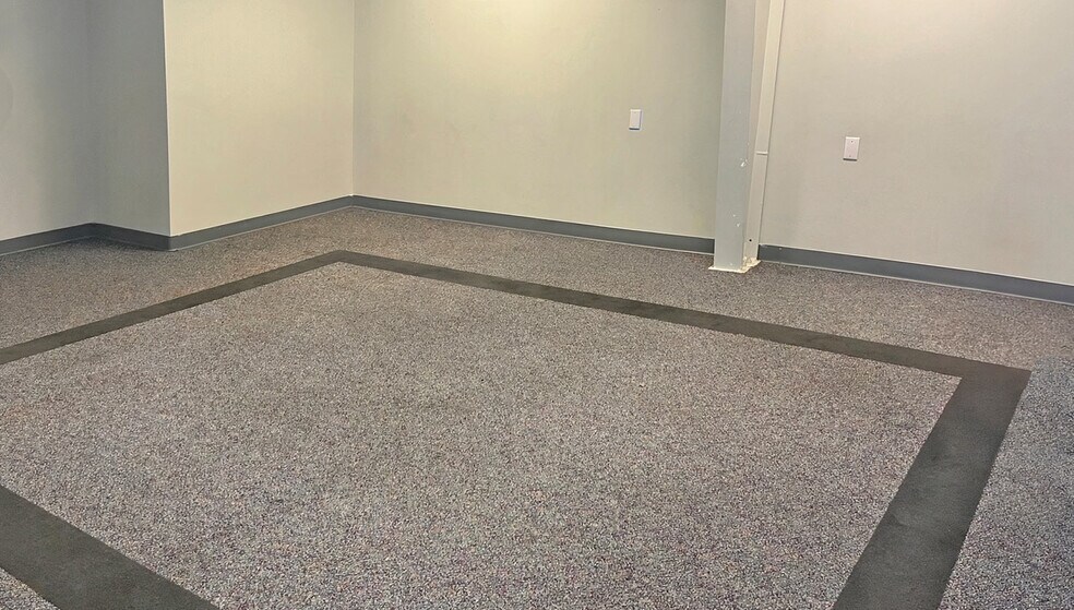 More Photos Of 1706 Cypress Ave, Greenwood Manufacturing For Sale