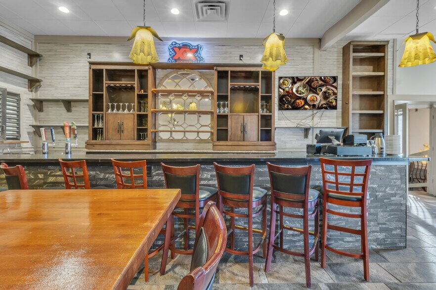 More Photos Of 33 S Carolina St, Hartwell Restaurant For Sale