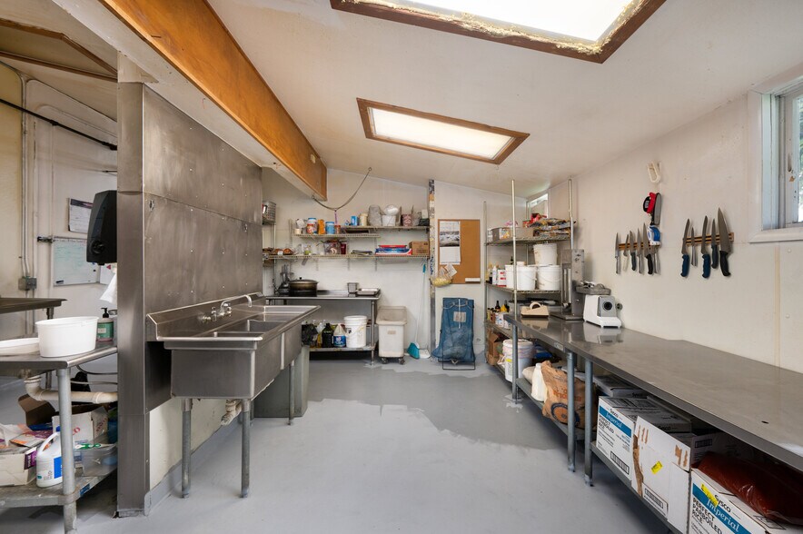 More Photos Of 2711 W College St, Bozeman Restaurant For Sale