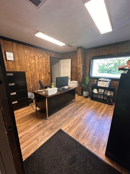 More Photos Of 5055 Edgefield Rd, Trenton Warehouse For Sale