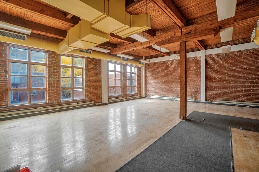 More Photos Of 1453-1455 Rue Saint-Timothée, Montréal Office For Sale