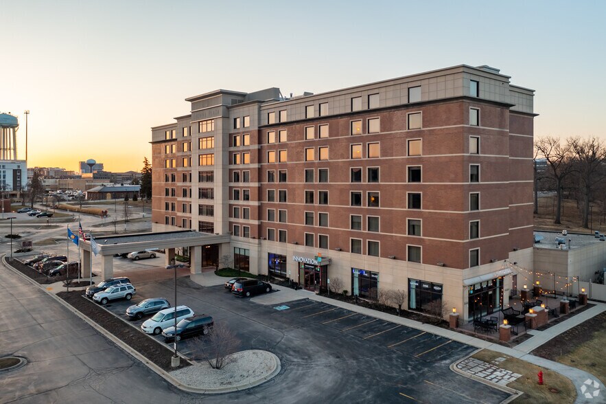 More Photos Of 10499 Innovation Dr, Wauwatosa Hotel For Lease