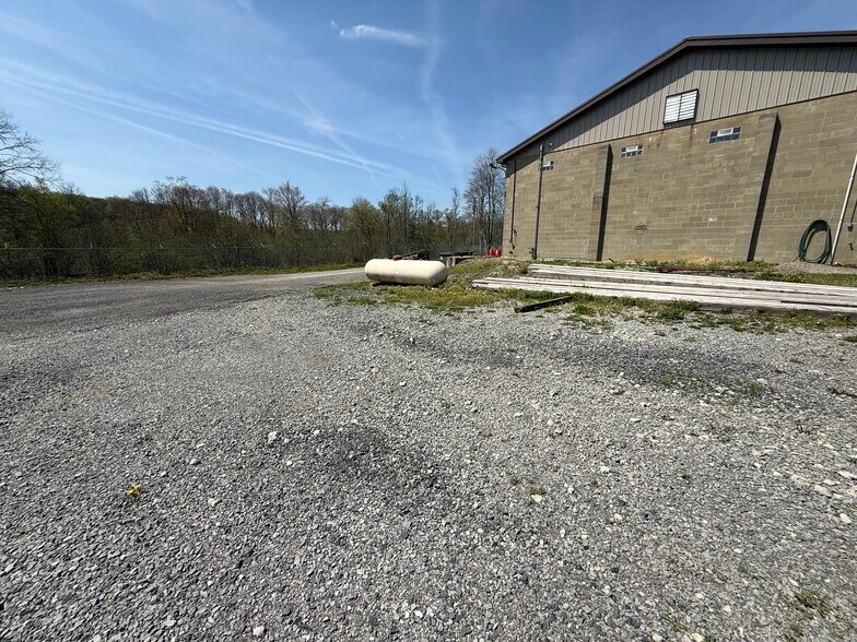 More Photos Of 4881 Pittsburgh Rd, Harrisville Light Distribution For Sale