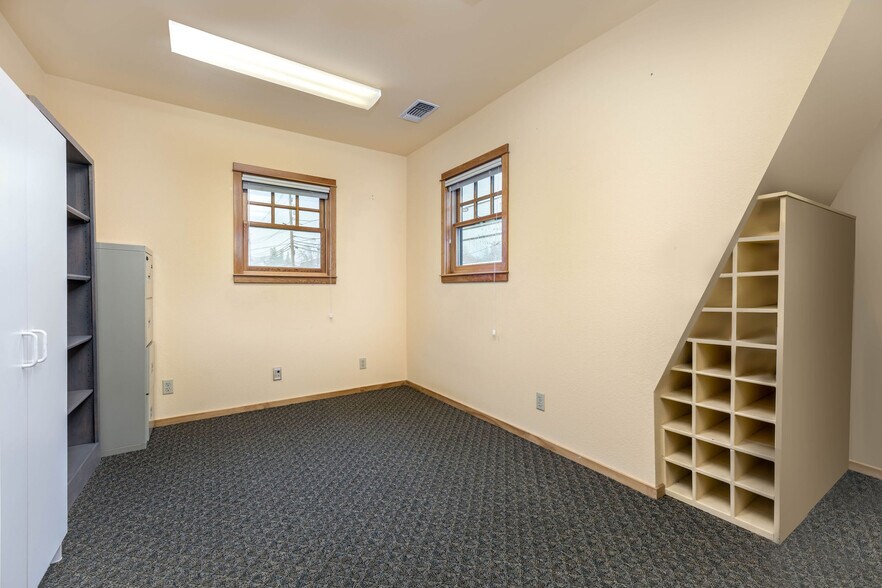 More Photos Of 1072 E Main St, Grass Valley Office For Sale