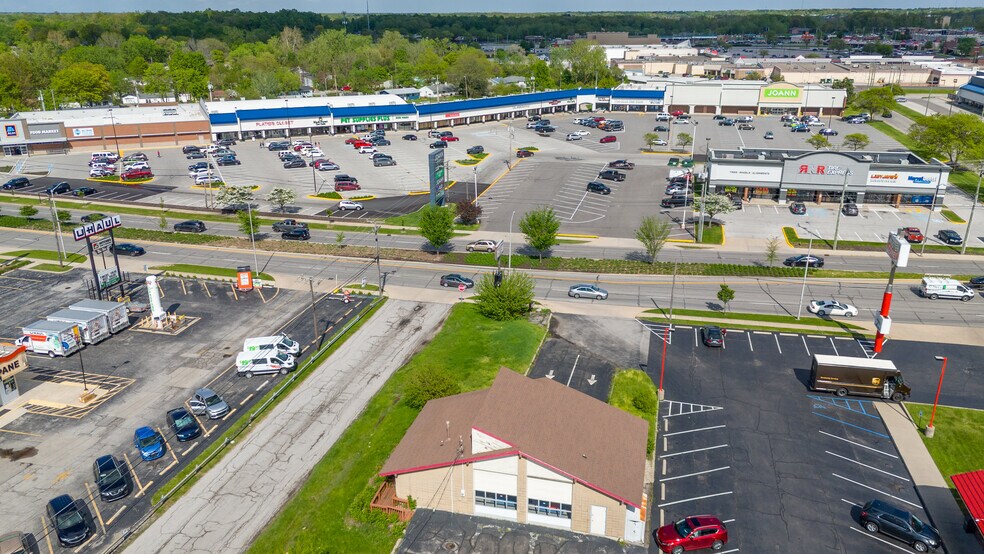 More Photos Of 4535 Coldwater Rd, Fort Wayne General Retail For Sale