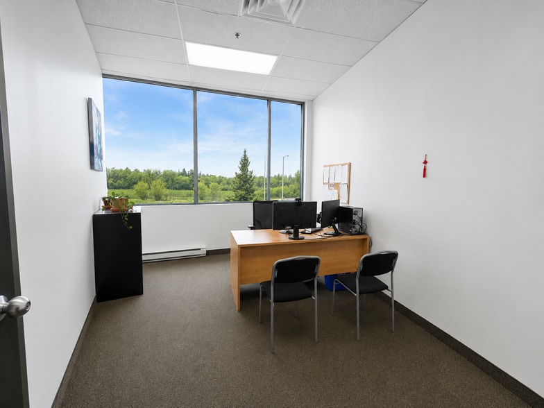 More Photos Of 2700-2760 Boul Daniel-Johnson, Laval Warehouse For Lease