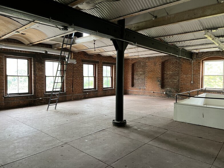 More Photos Of 2133 Central Ave, Cincinnati Light Manufacturing For Sale