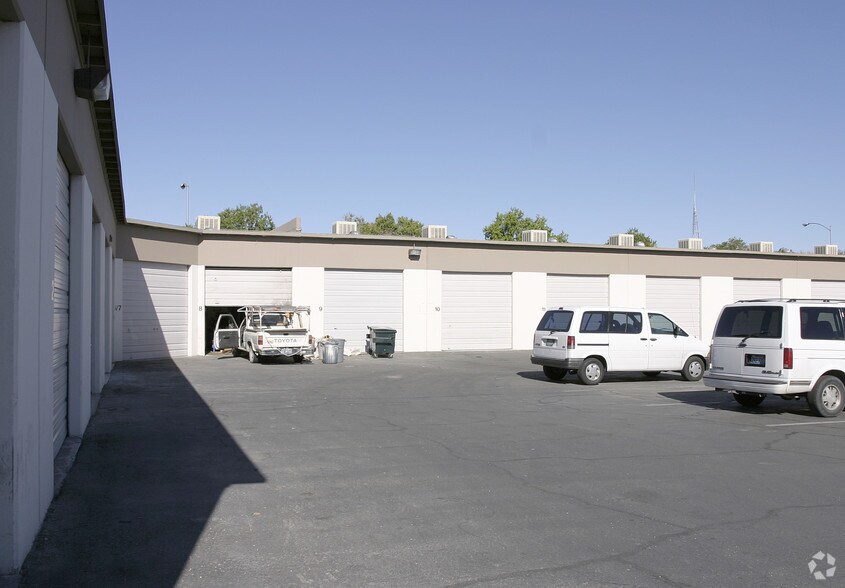 More Photos Of 3560 Polaris Ave, Las Vegas Light Manufacturing For Lease