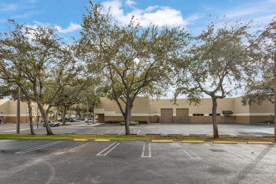 More Photos Of 5861 Miami Lakes Dr, Miami Lakes Industrial For Lease