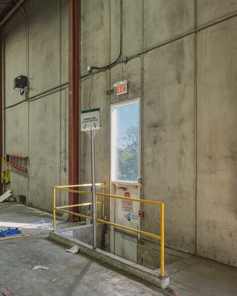 More Photos Of 2001-2045 Drew Rd, Mississauga Warehouse For Lease
