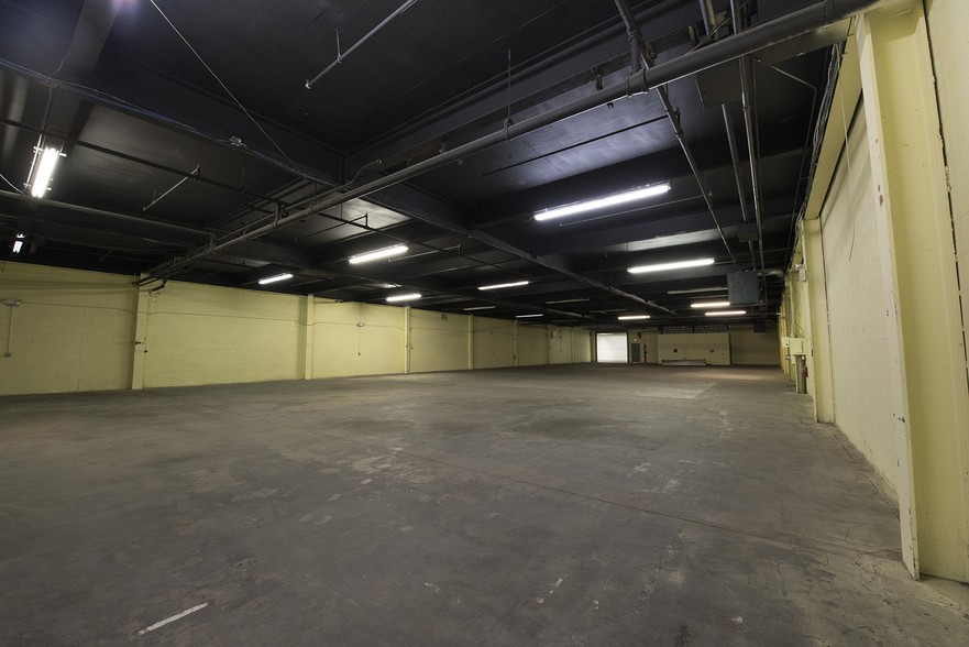 More Photos Of 122 Mill Rd, Oaks Warehouse For Lease