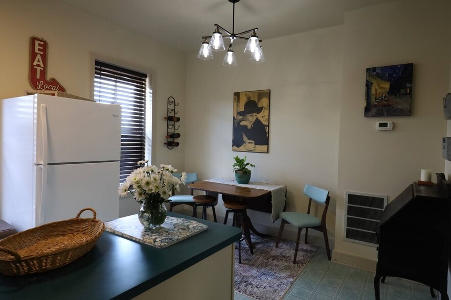 More Photos Of 509 S Market St, Frederick Freestanding For Sale