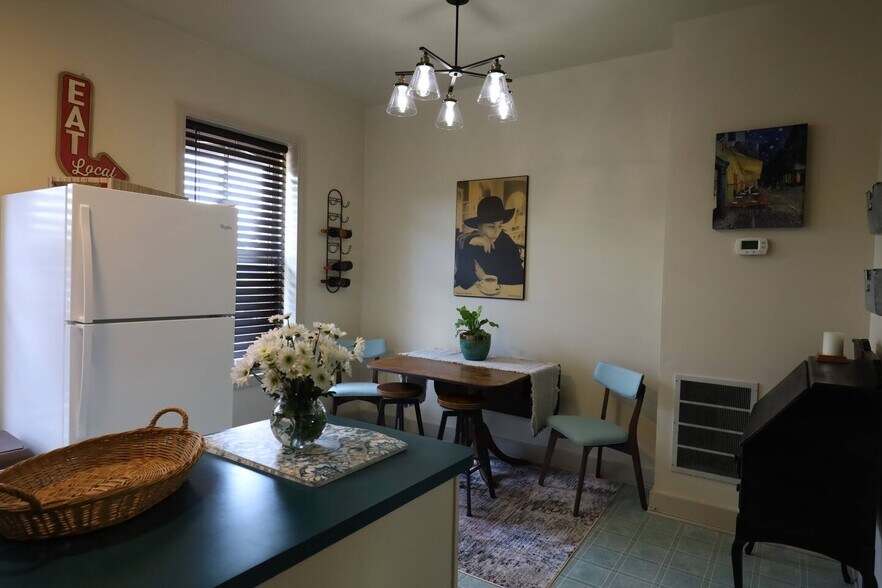 More Photos Of 509 S Market St, Frederick Freestanding For Sale