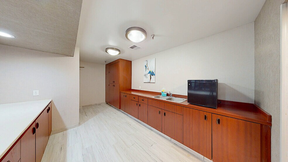 More Photos Of 1720 Sisk Rd, Modesto Hotel For Sale