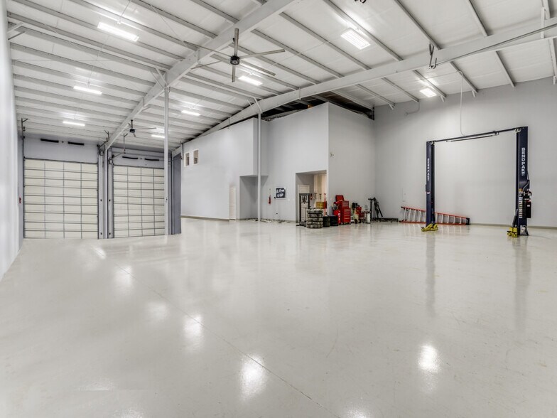 More Photos Of 122 Rose Ln, Frisco Warehouse For Sale