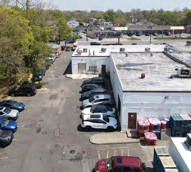 More Photos Of 422-426 Great East Neck Rd, West Babylon Warehouse For Lease