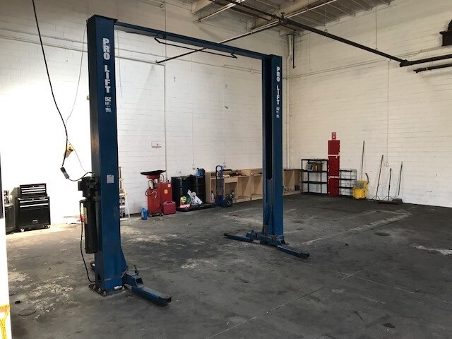 More Photos Of 422 W Rosecrans Ave, Gardena Warehouse For Sale