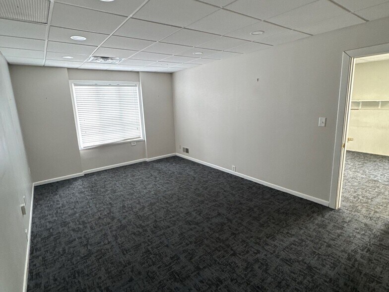 More Photos Of 4650 Buckley Rd, Liverpool Flex For Lease