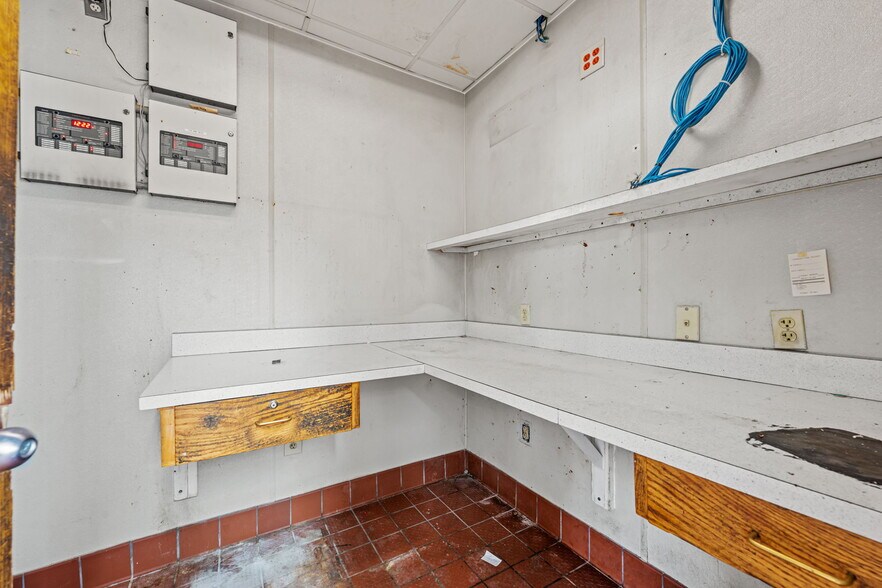 More Photos Of 1512 US Highway 70 E, New Bern Fast Food For Sale