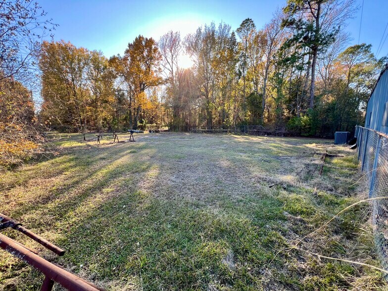 More Photos Of 402 Bermuda st, Quitman Flex For Sale