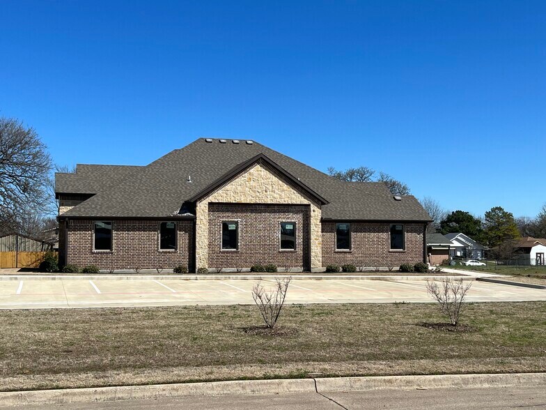 More Photos Of 1600 Creekstone Ct, Seagoville Healthcare For Sale