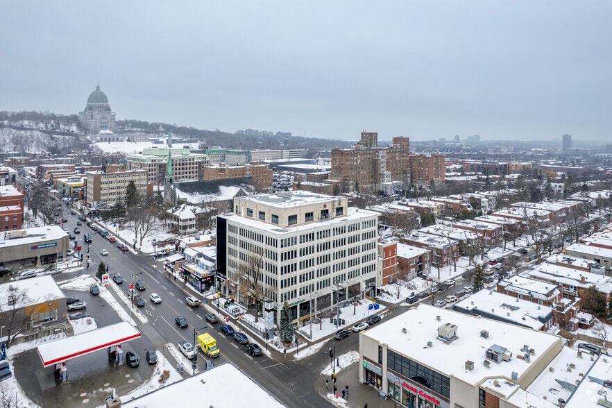 More Photos Of 5450-5484 Ch De La Côte-Des-Neiges, Montréal Office For Lease