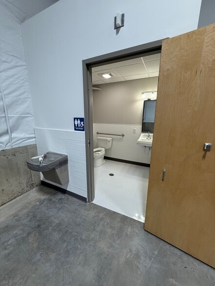 More Photos Of 1300 East St S, Suffield Industrial For Lease