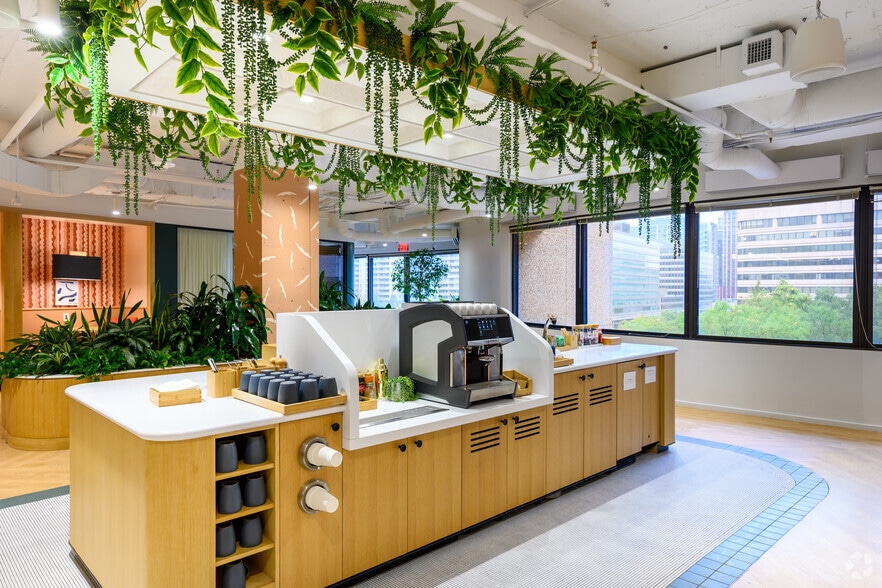 More Photos Of 2451 Crystal Dr, Arlington Office For Lease