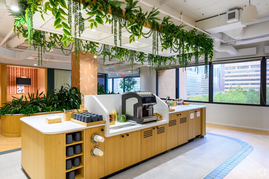 More Photos Of 2451 Crystal Dr, Arlington Office For Lease