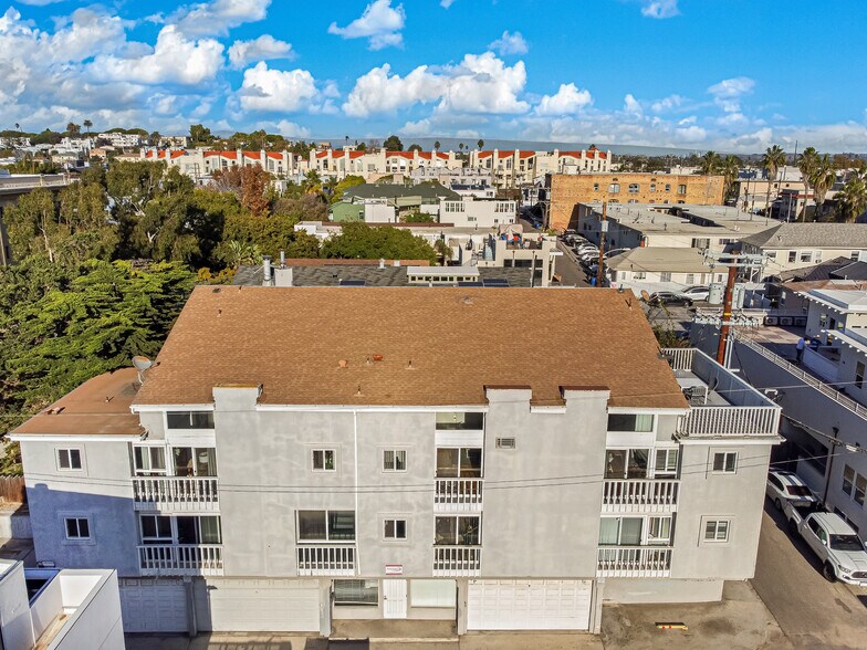 More Photos Of 14 Ozone Ave, Venice Apartments For Sale