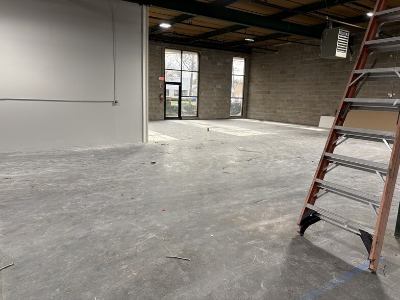 More Photos Of 170-176 Central Ave, Farmingdale Warehouse For Lease
