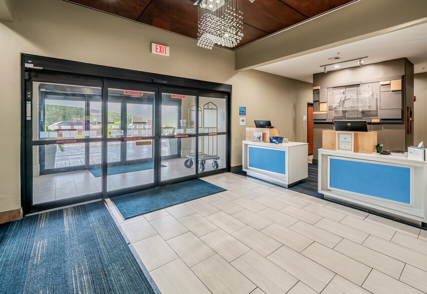 More Photos Of 2440 Gulf Fwy, Texas City Hotel For Sale