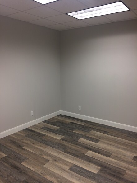 More Photos Of 21627 Rhodes Rd, Spring Warehouse For Lease