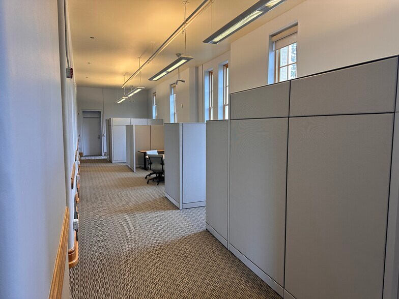 More Photos Of 830 Cottageview Dr, Traverse City Loft Creative Space For Sale