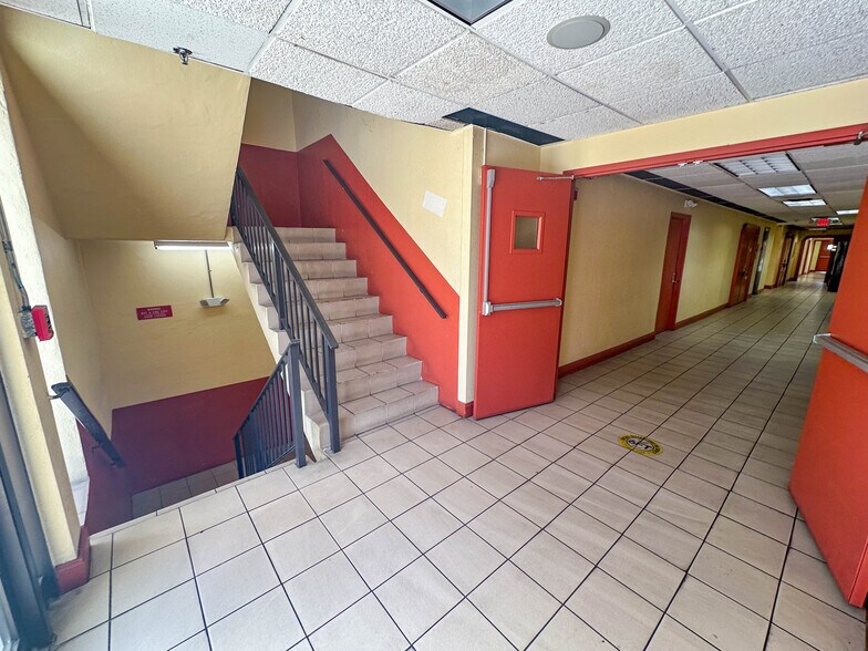 More Photos Of 951 NE 167th St, Miami Medical For Sale