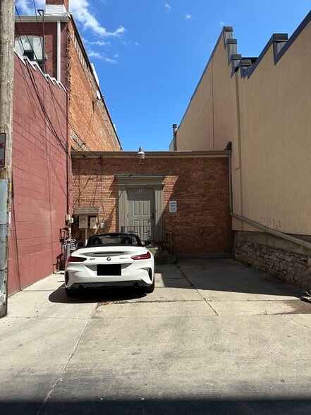 More Photos Of 215 N Washington St, Green Bay Loft Creative Space For Sale