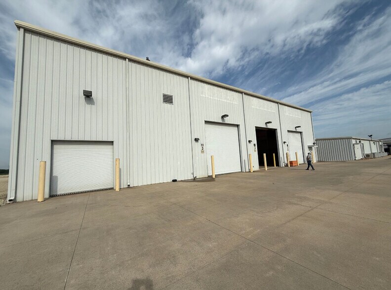 More Photos Of 2336 US-183, Cuero Warehouse For Sale