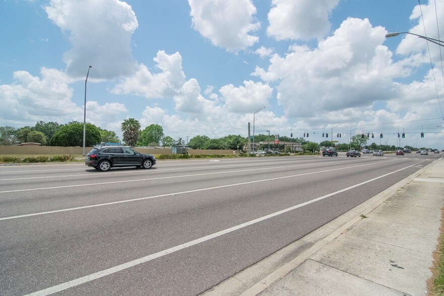 More Photos Of 131 N Mount Carmel Rd, Valrico Unknown For Lease