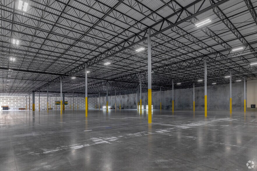 More Photos Of 3900 County Line Road, Lakeland Distribution For Lease